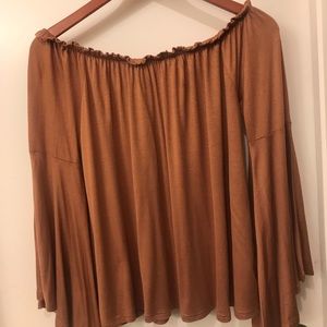 Flowy blouse w/ ruffles